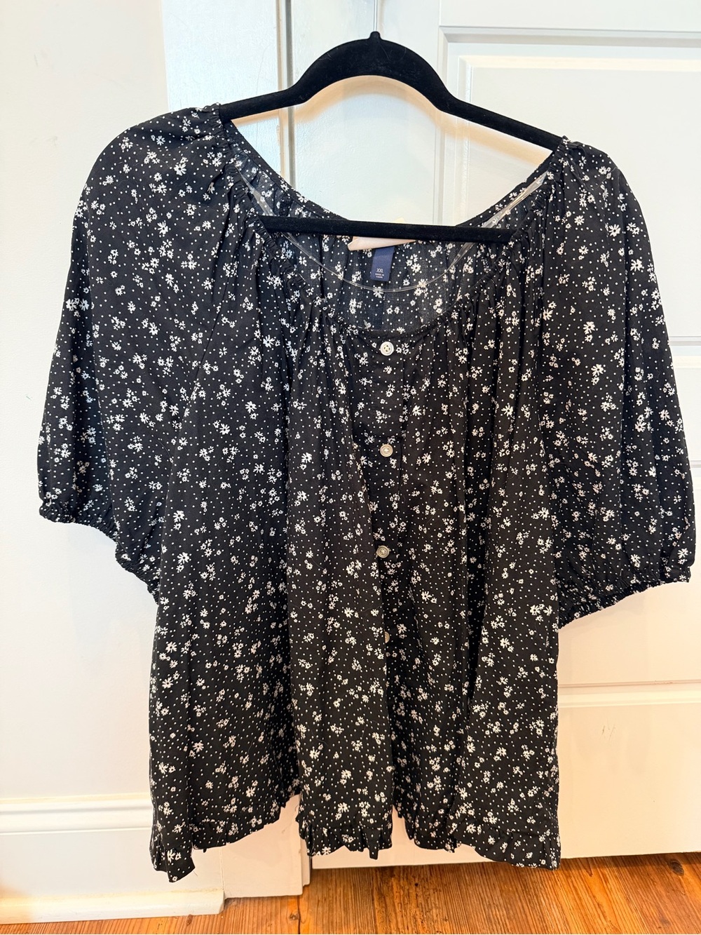 Black Floral Button-Front Women’s Top